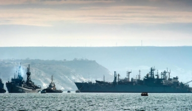 الدفاع الروسية تعلن تدمير زورقا مسيرا أوكرانيا في البحر الأسود